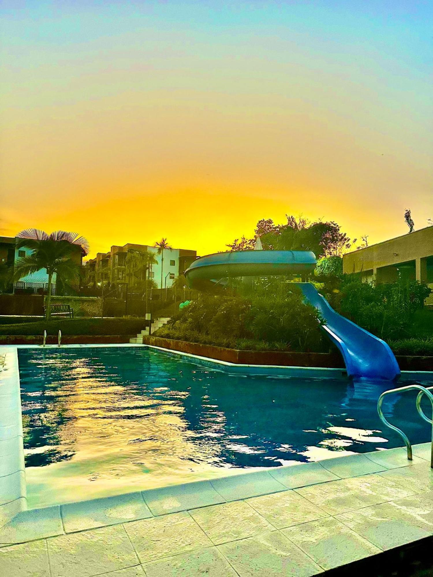 Apartamento Privado Vacacional A 5M Del Aeropuerto, 20 Minutos Del Parque Del Cafe Y Centro De Armenia Con 4 Piscinas, 3 Jacuzzi, Sauna By Molca Xperiences 2H Esterno foto
